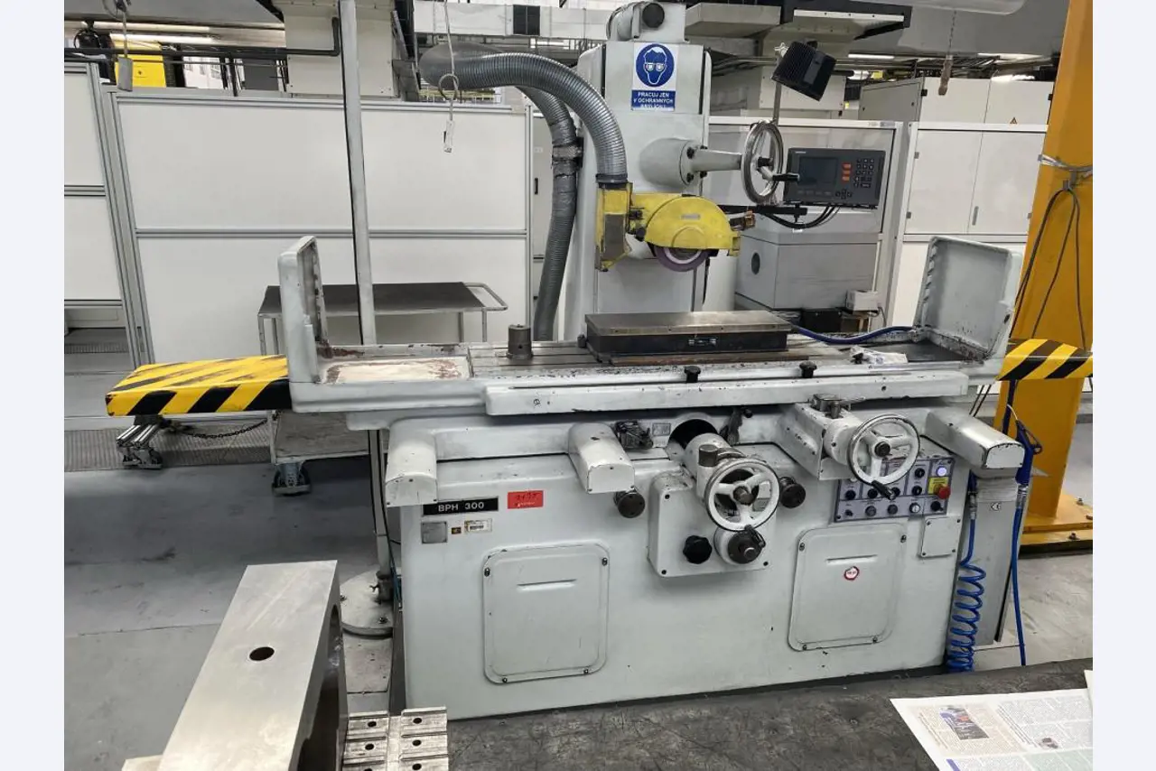 Stroji za obdelavo kovin in delovna oprema (zaščitni čevlji)-1